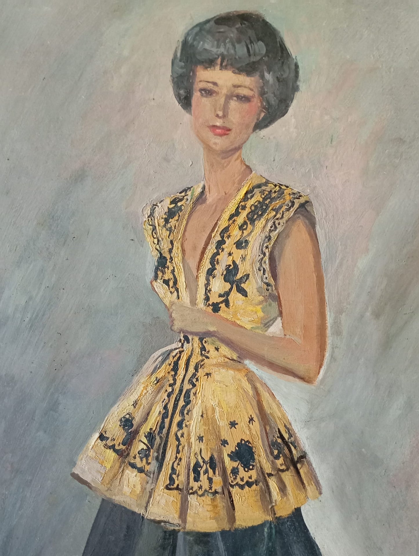 Portrait en pied d'une femme élégante
