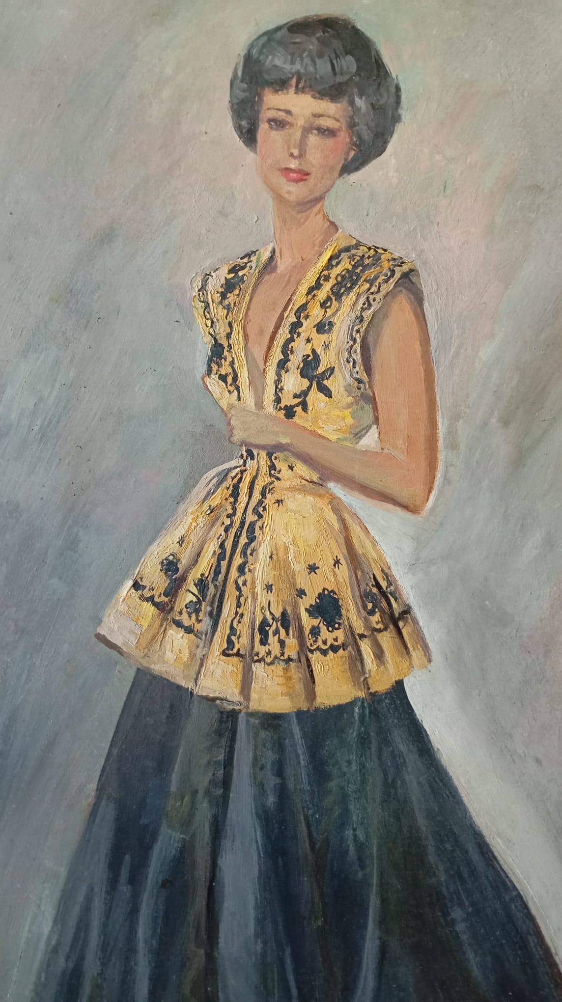 Portrait en pied d'une femme élégante