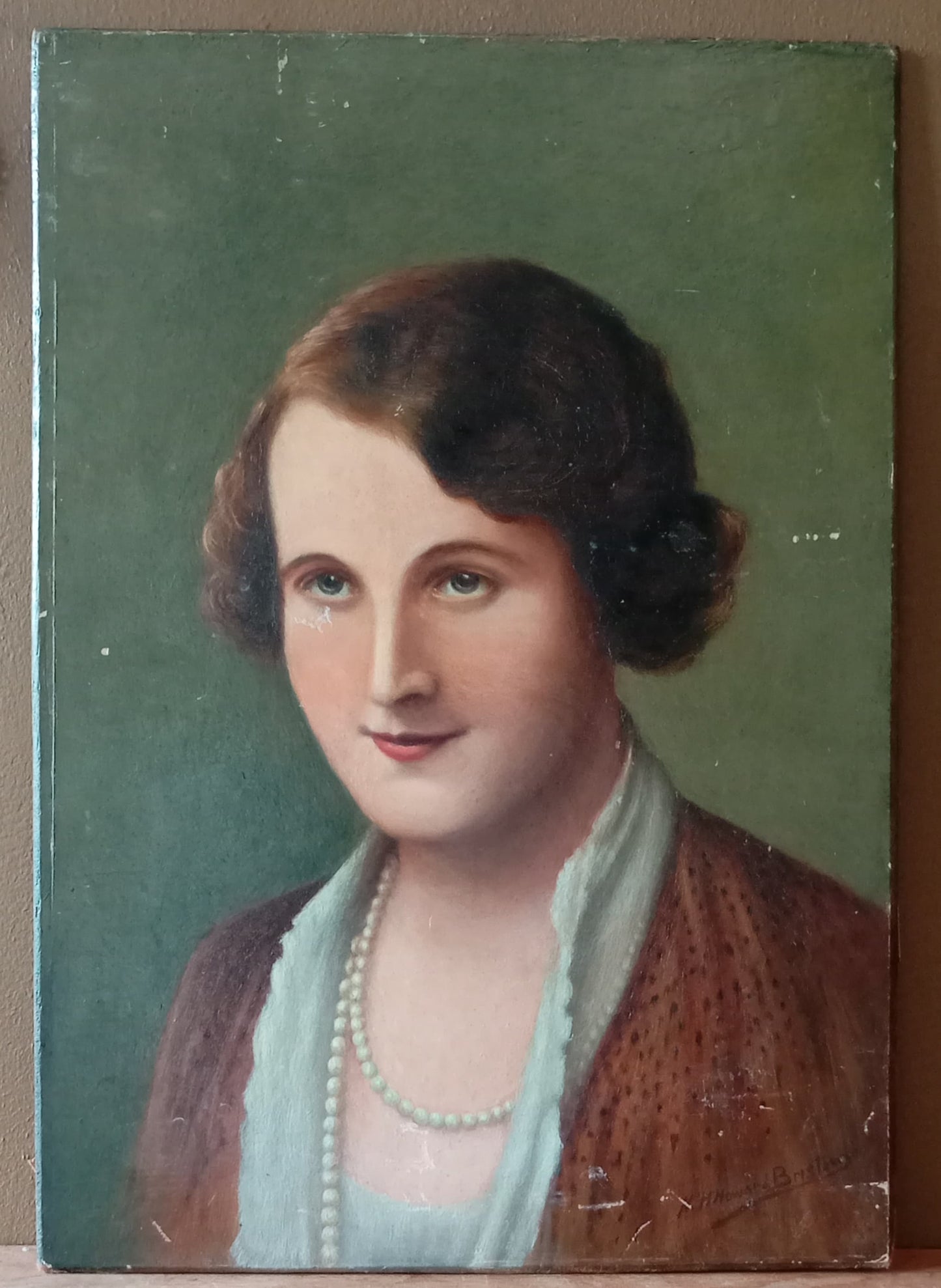Portrait ancien d'une femme aux perles