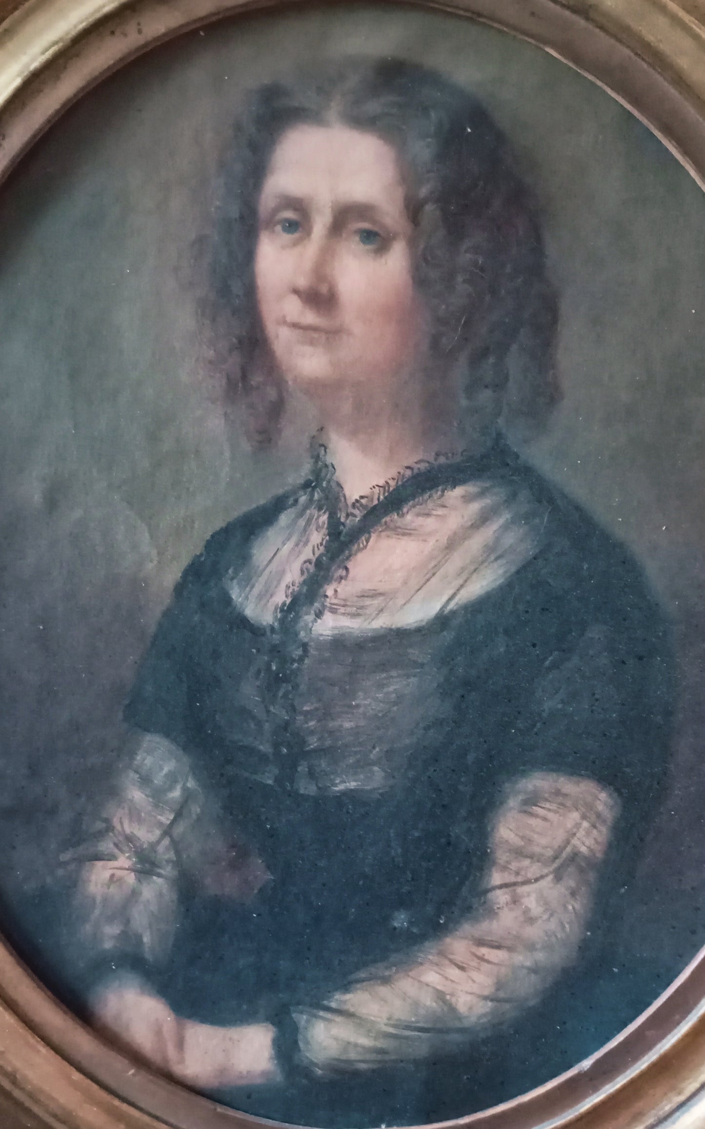 Portrait ancien d'une femme assise