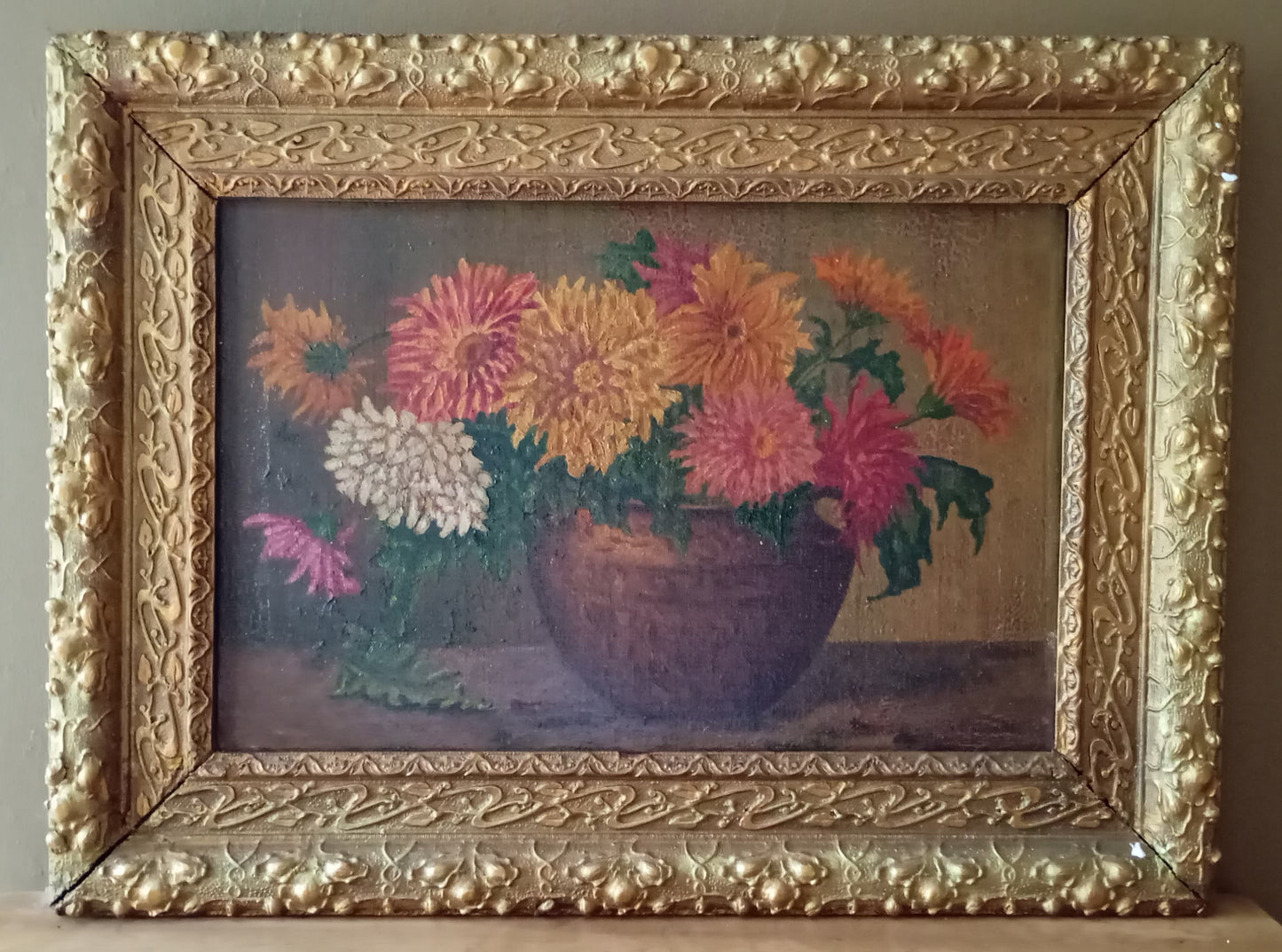 Nature morte ancienne aux dahlias
