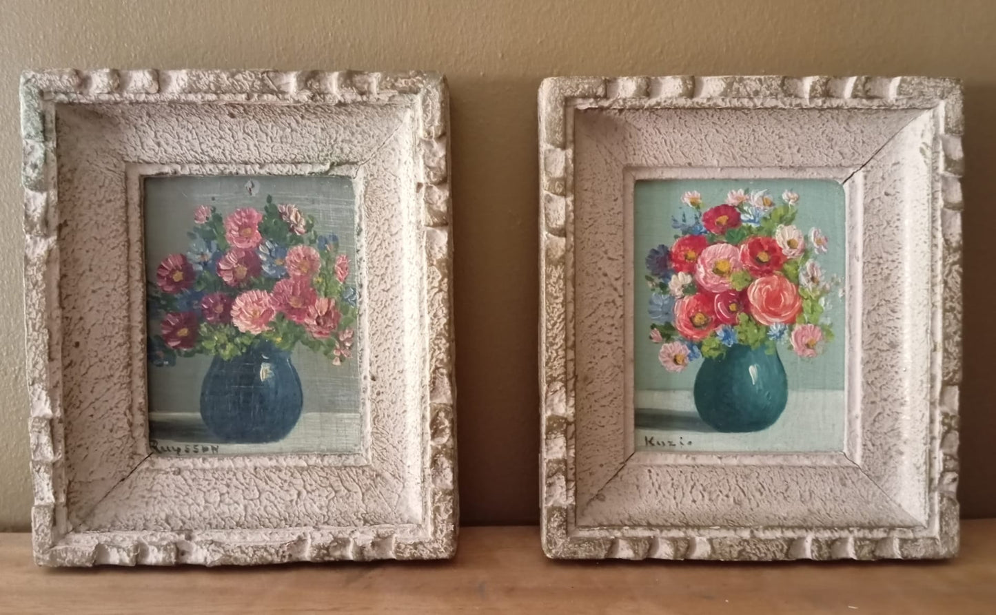 Paire de petites natures mortes. Fleurs dans un vase