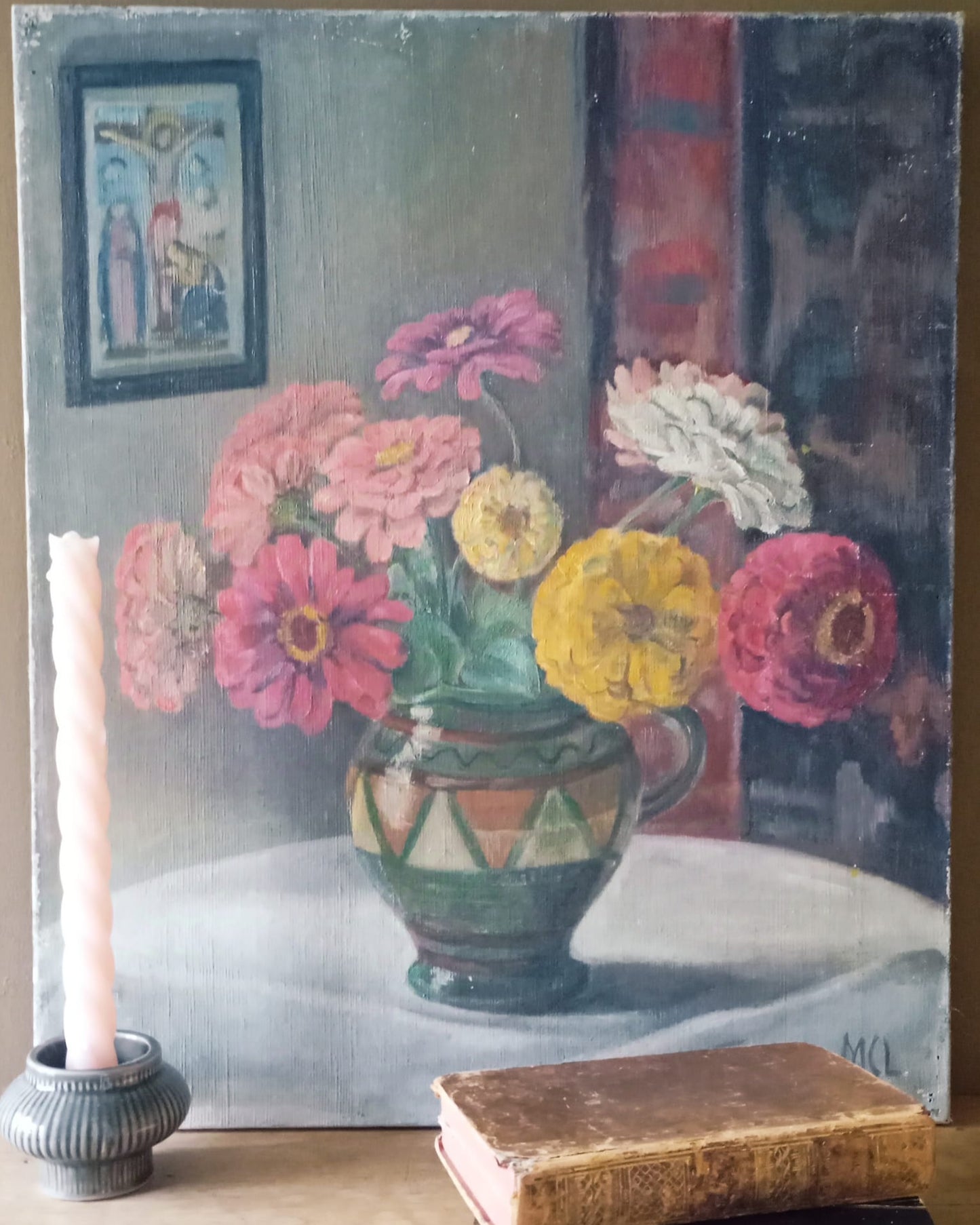 Nature morte. Bouquet de fleurs dans une cruche