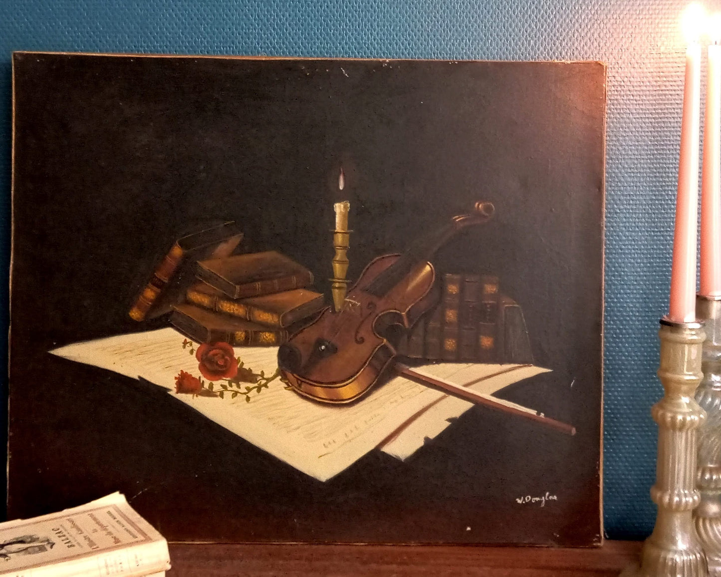 Nature morte. Livres et violon