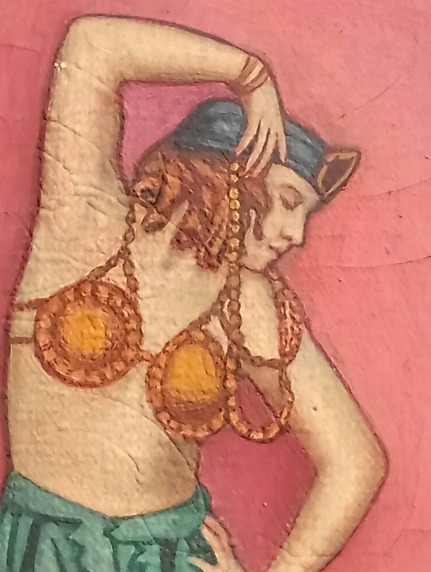 Portrait d'une danseuse aux perles