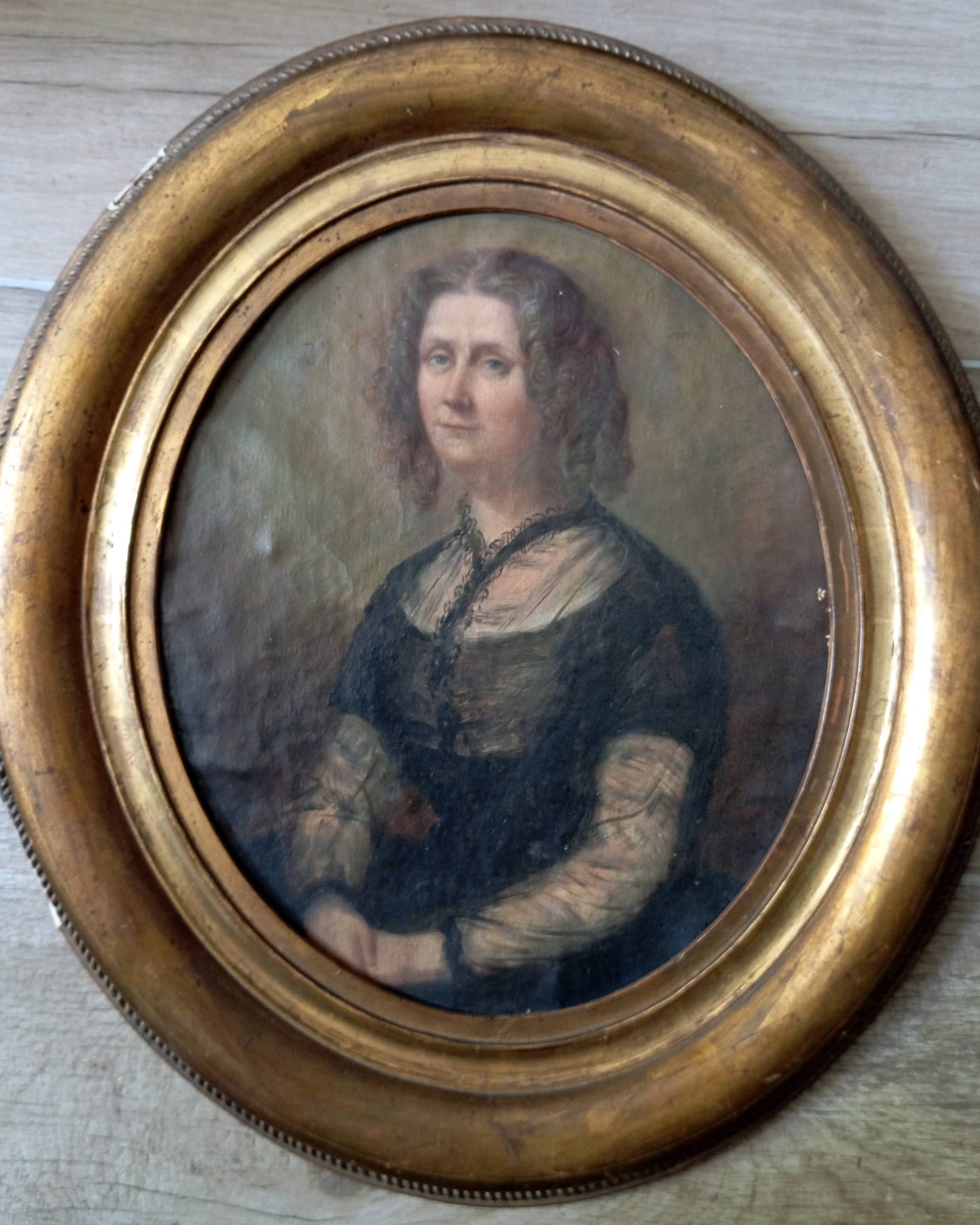 Portrait ancien d'une femme assise