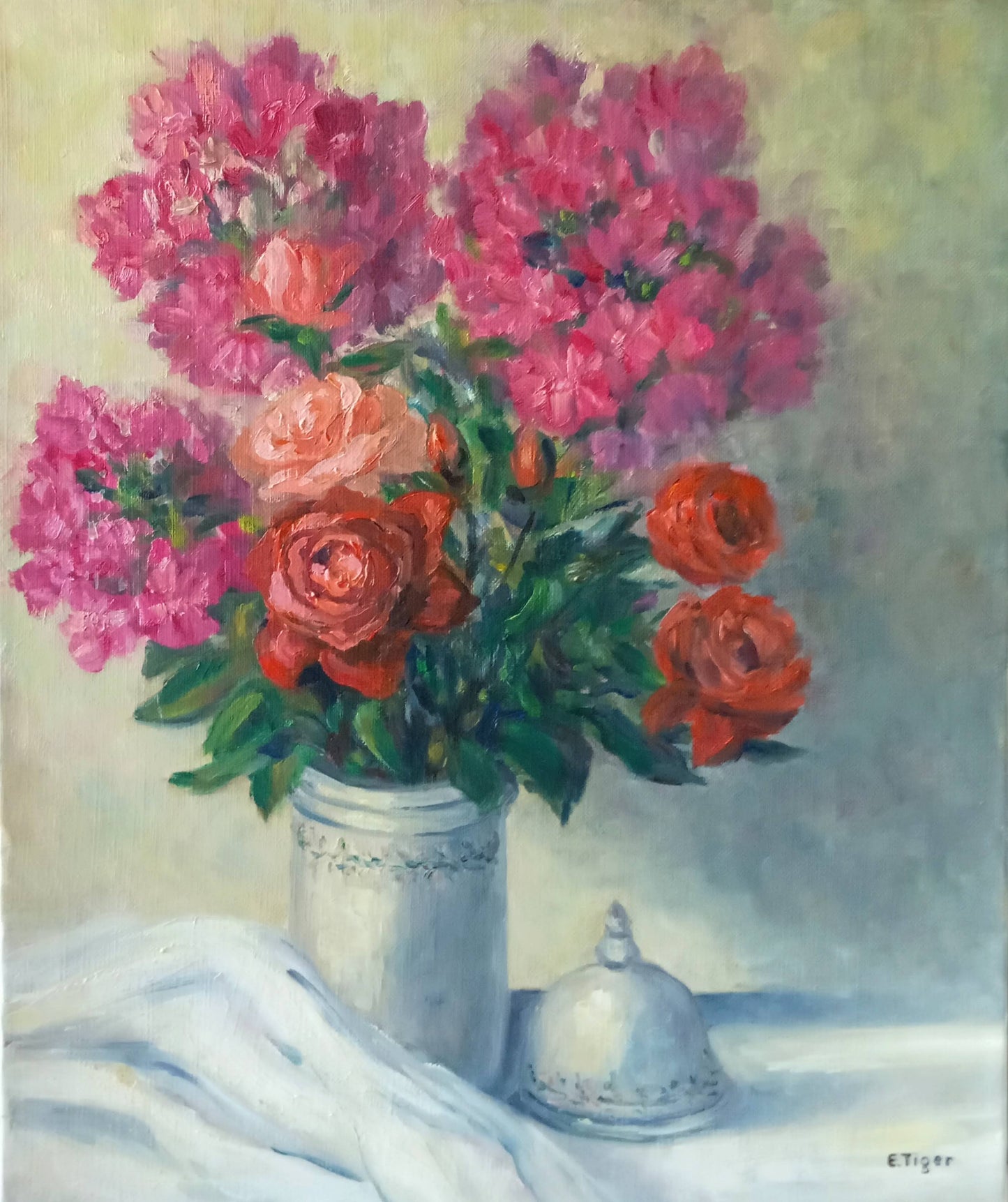Nature morte. Bouquet de roses et de lilas