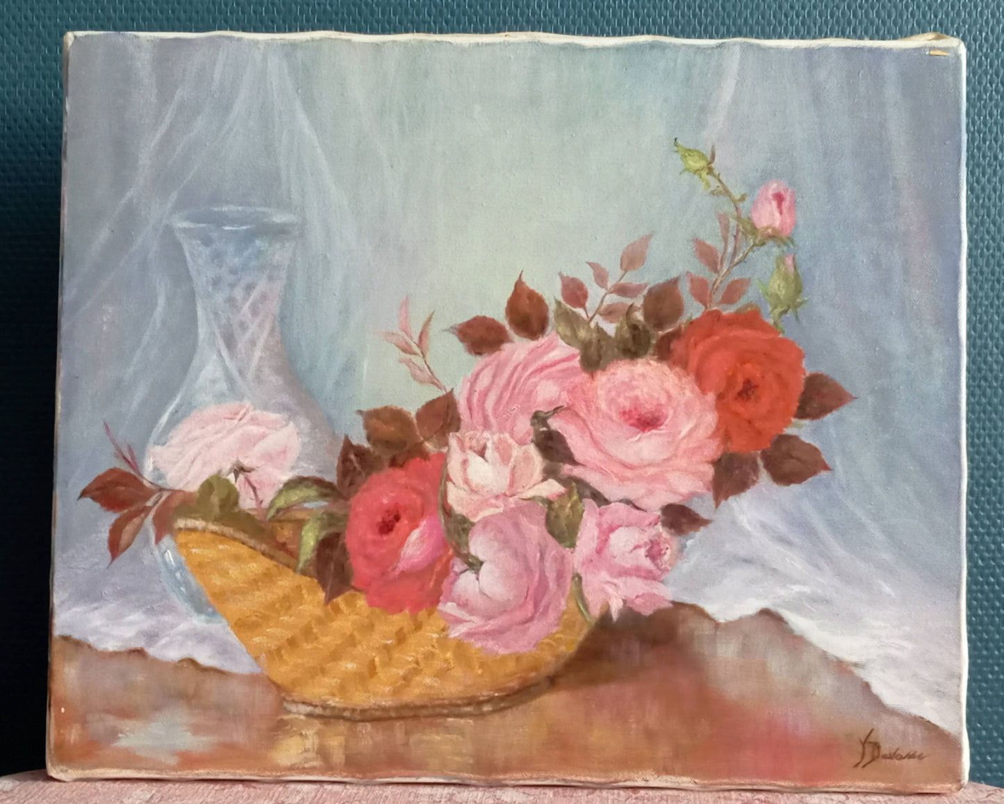 Nature morte. Roses dans une corbeille