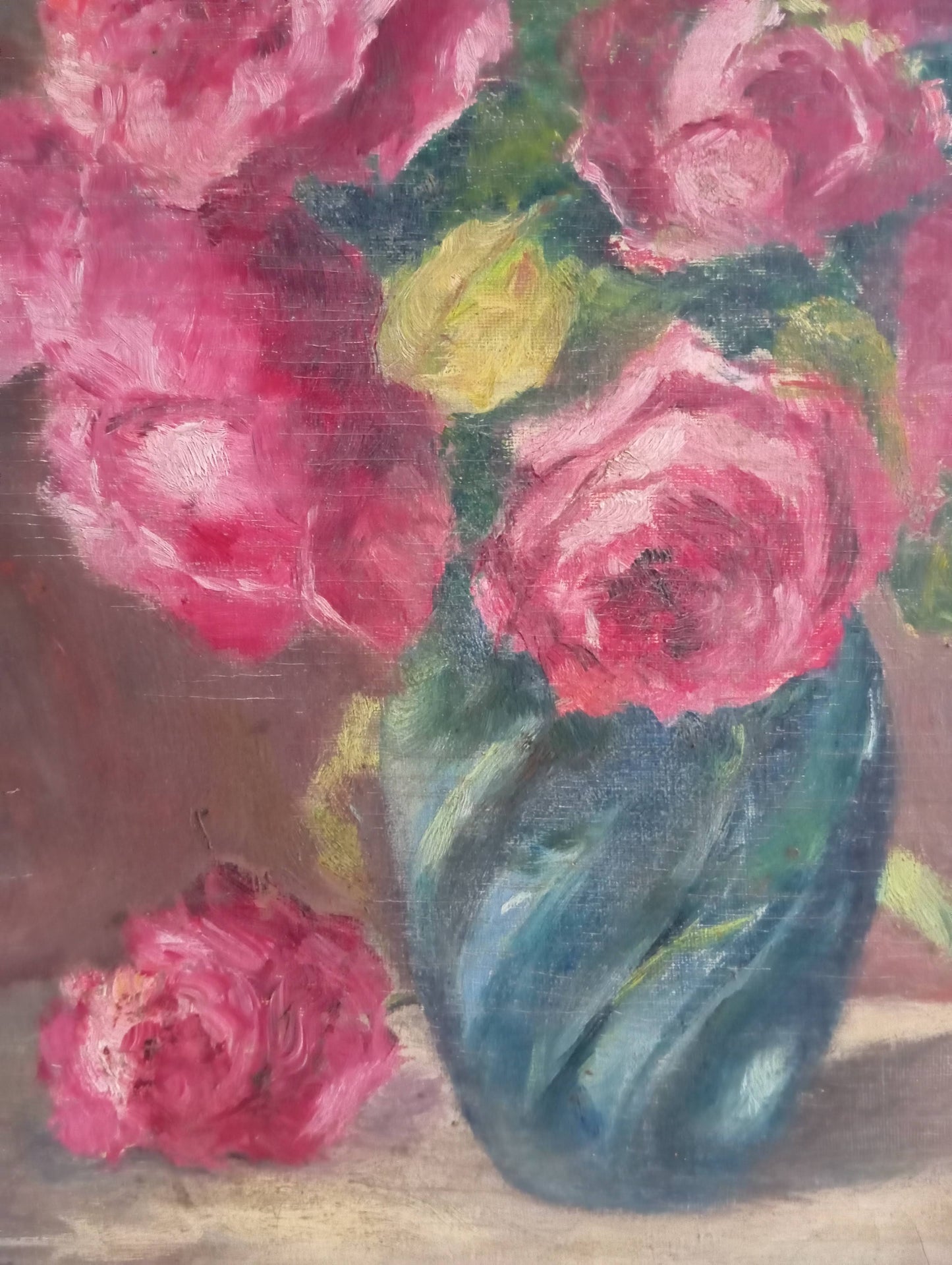 Nature morte. Bouquet de roses dans un vase