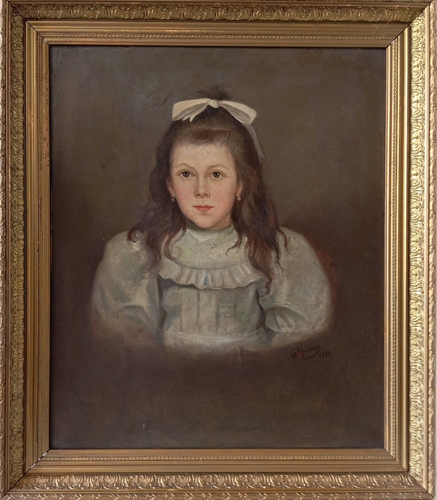 Portrait jeune fille avec un ruban