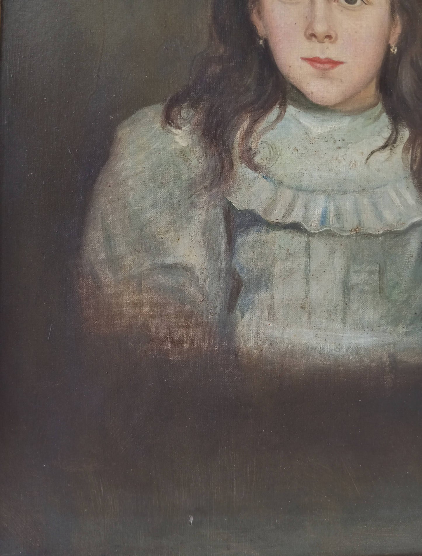 Portrait jeune fille avec un ruban