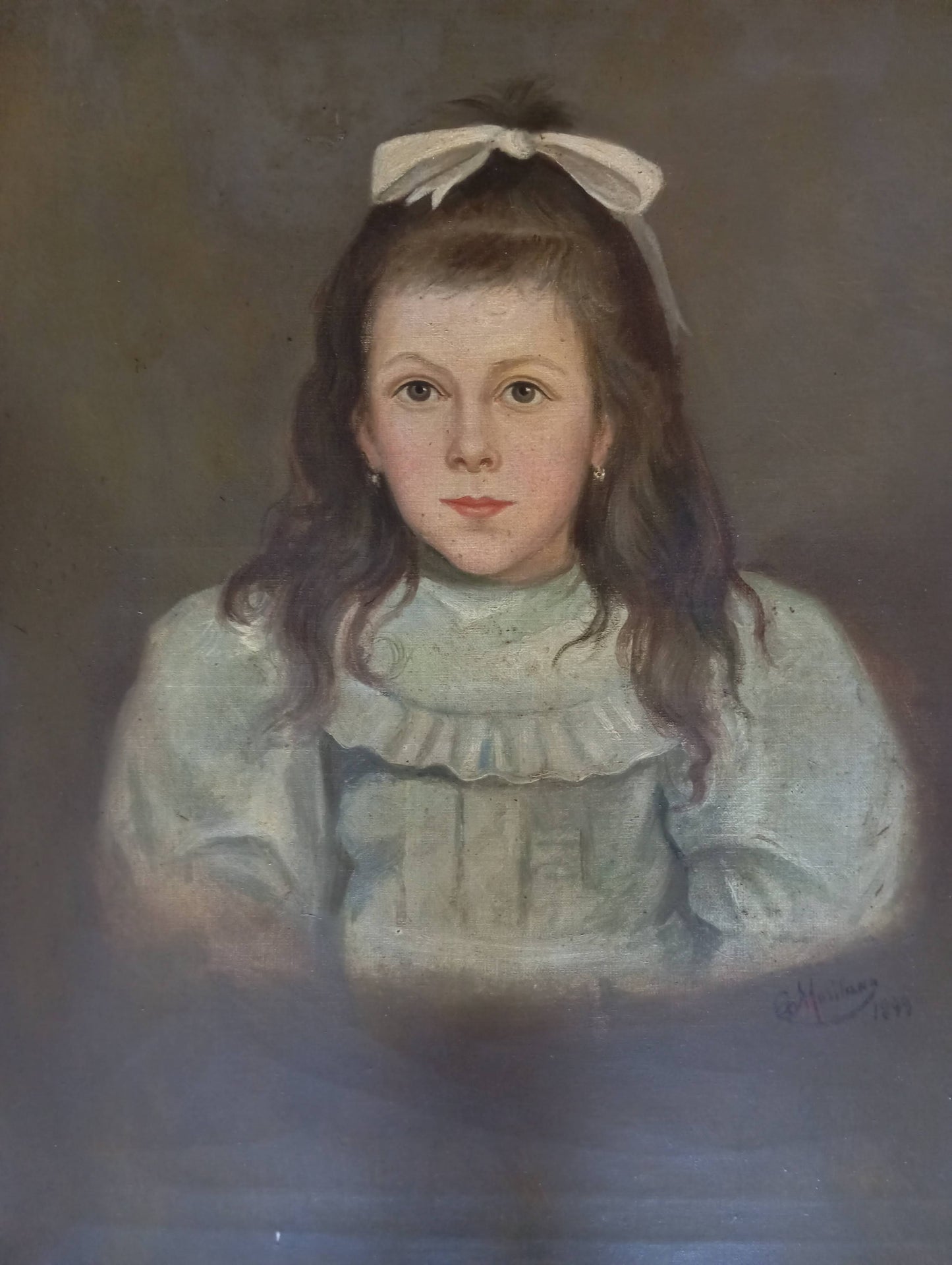 Portrait jeune fille avec un ruban