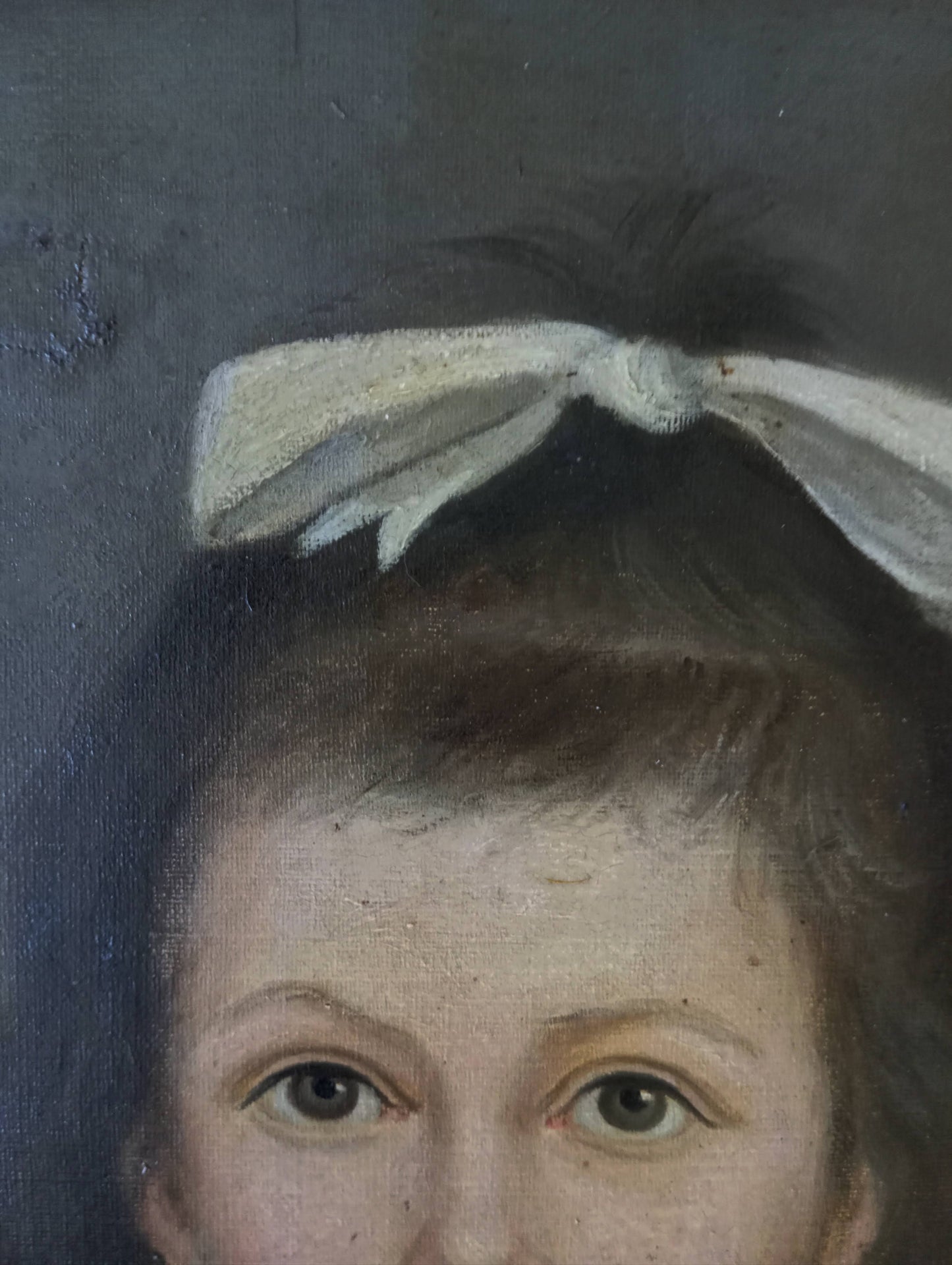 Portrait jeune fille avec un ruban