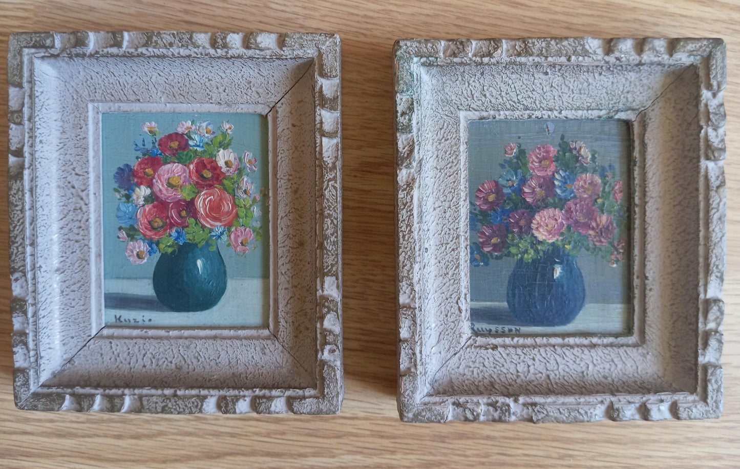 Paire de petites natures mortes. Fleurs dans un vase