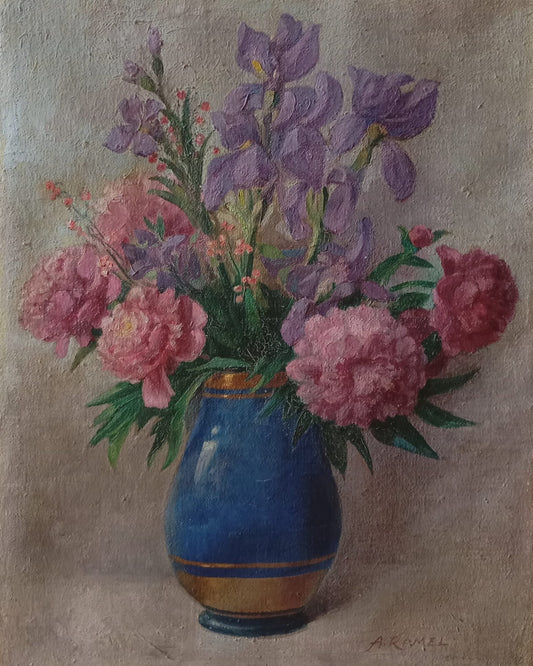 Nature morte. Bouquet de pivoines et delphinium
