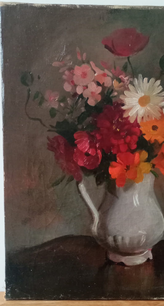 Nature morte. Bouquet de fleurs dans un vase en porcelaine