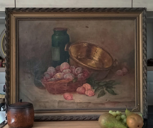 Nature morte ancienne. Cuivre aux fruits