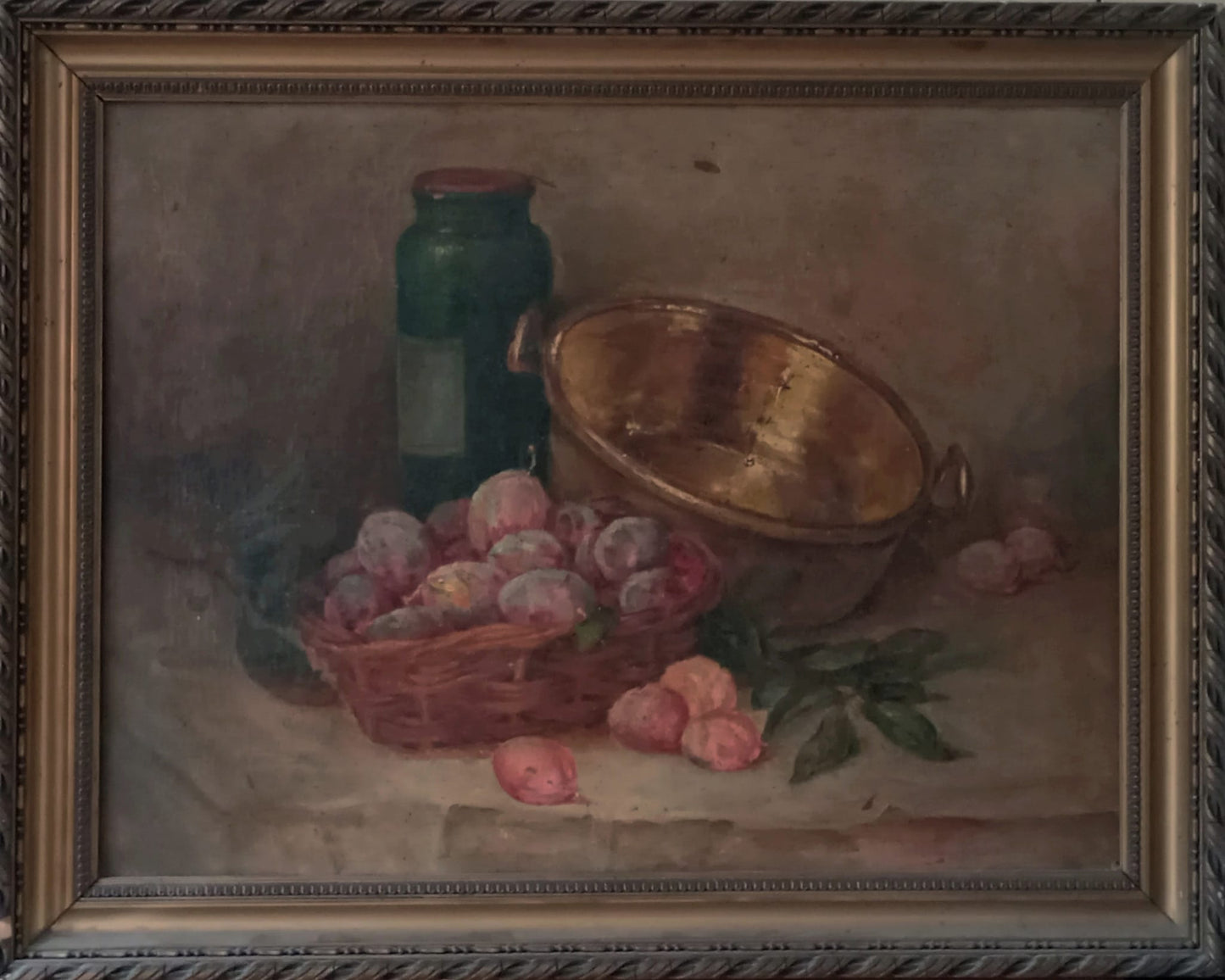 Nature morte ancienne. Cuivre aux fruits
