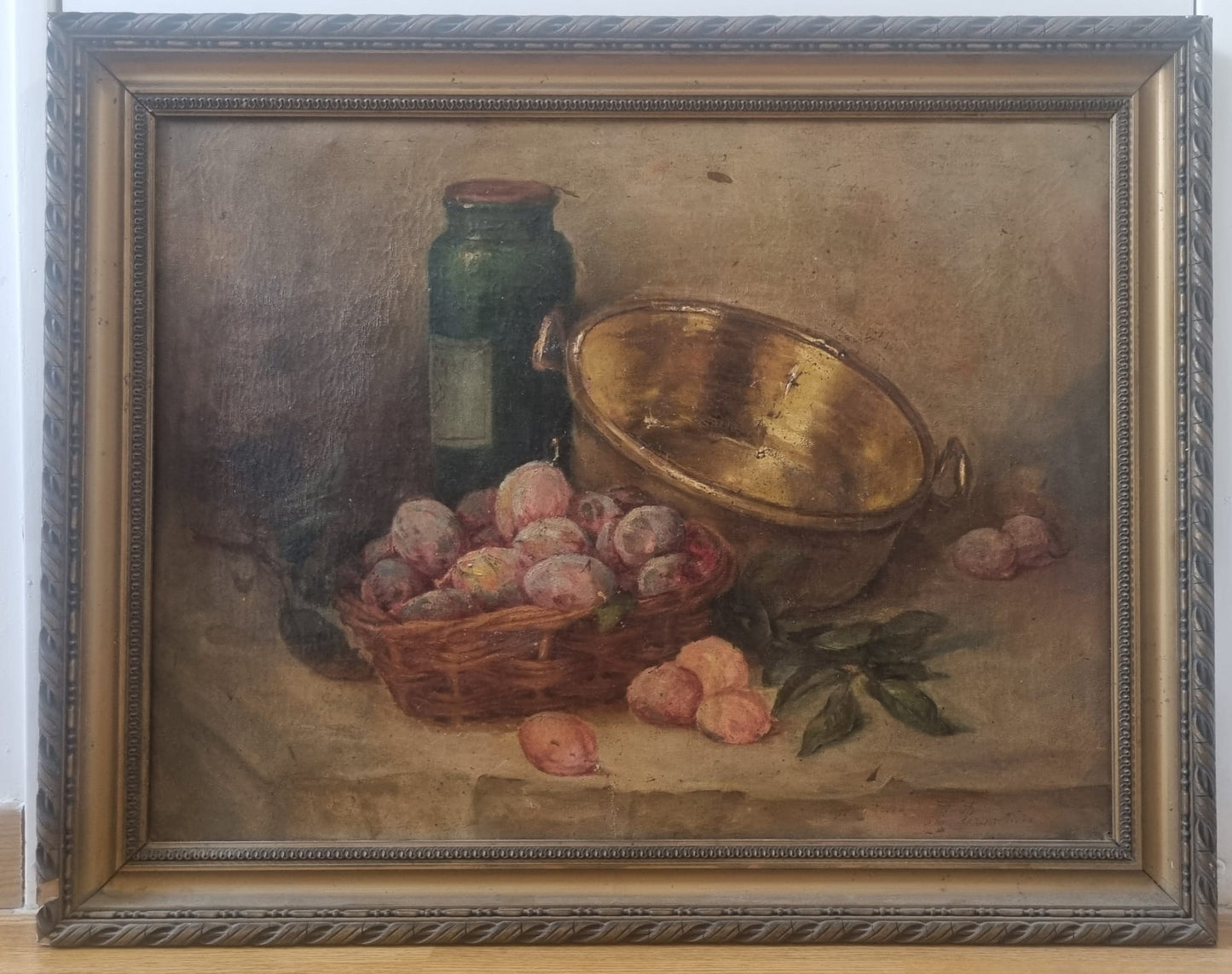 Nature morte ancienne. Cuivre aux fruits