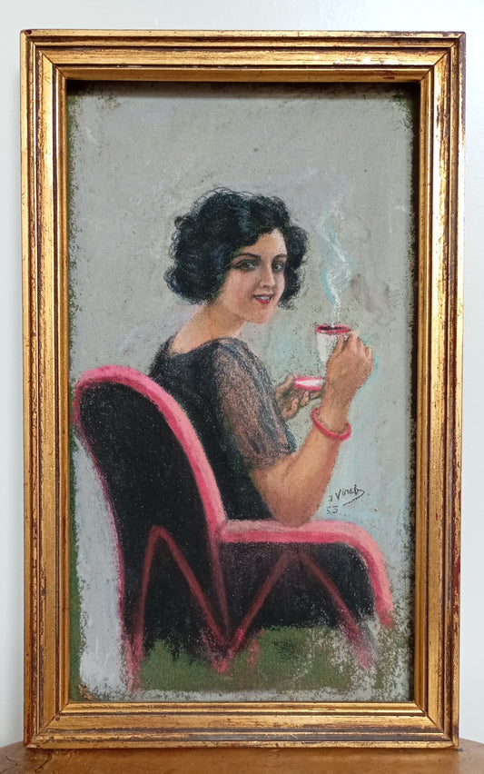 Portrait d'une femme qui boit un café