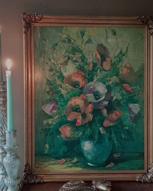 Nature morte. Grand bouquet de coquelicots dans un vase