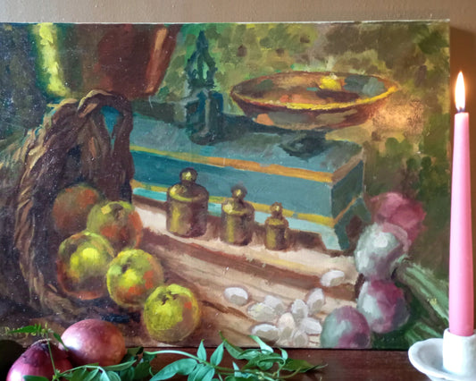 Nature morte. Fruits et légumes près d'une balance ancienne