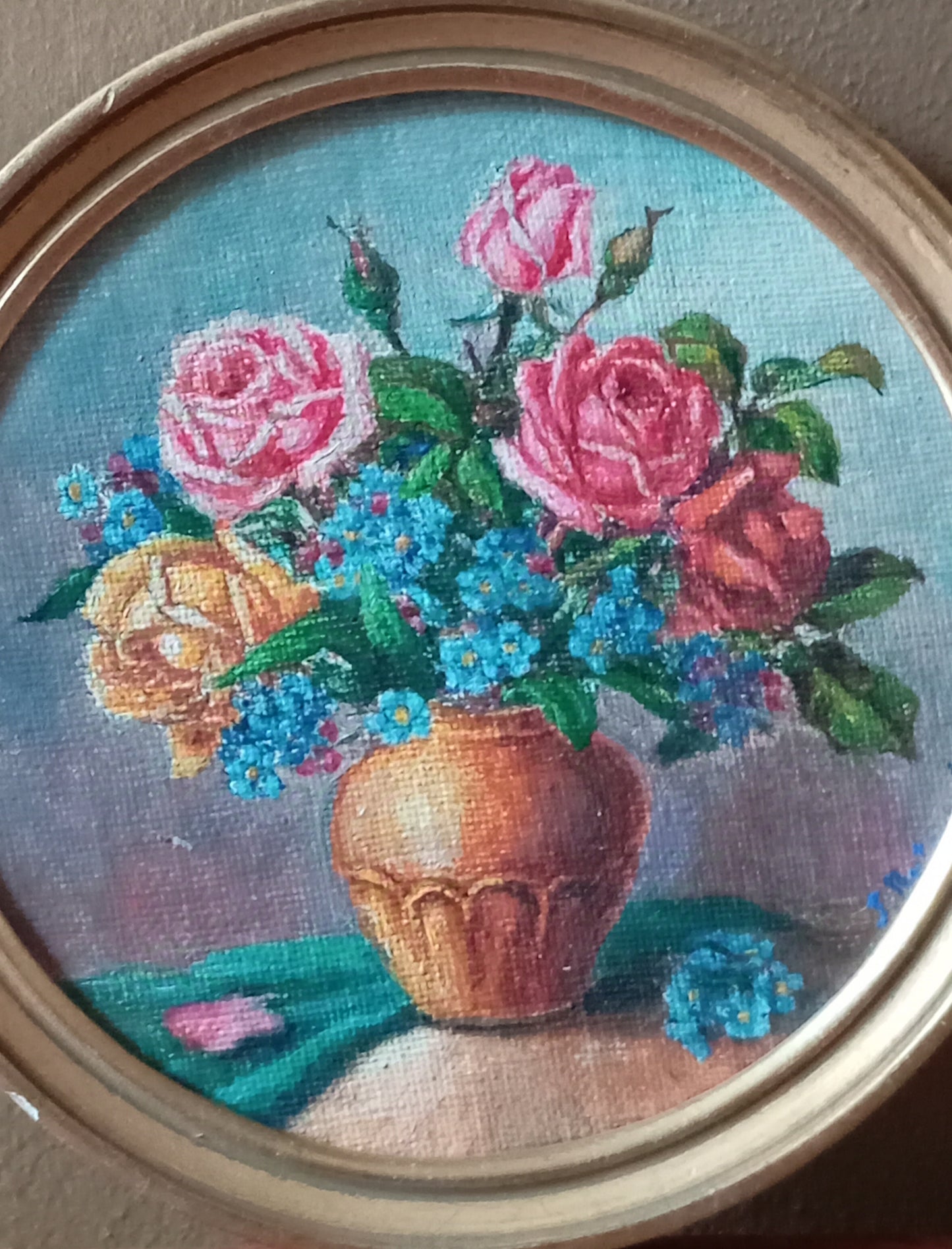 Small still life. Bouquet of roses in an earthenware vase
