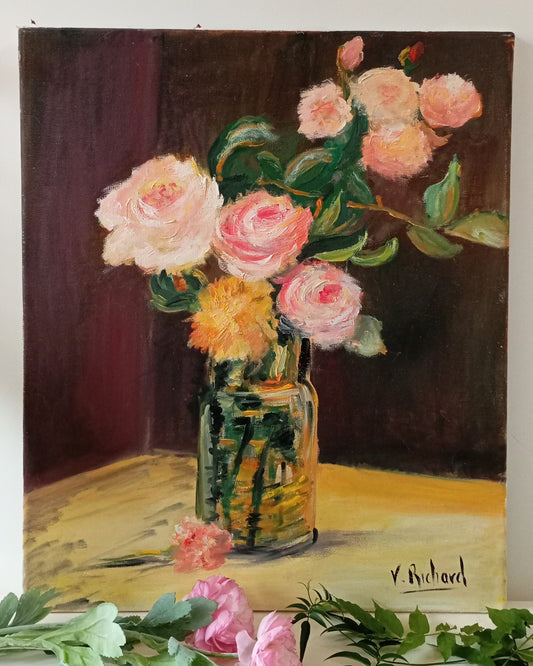 Nature morte. Bouquet de roses dans un vase en verre