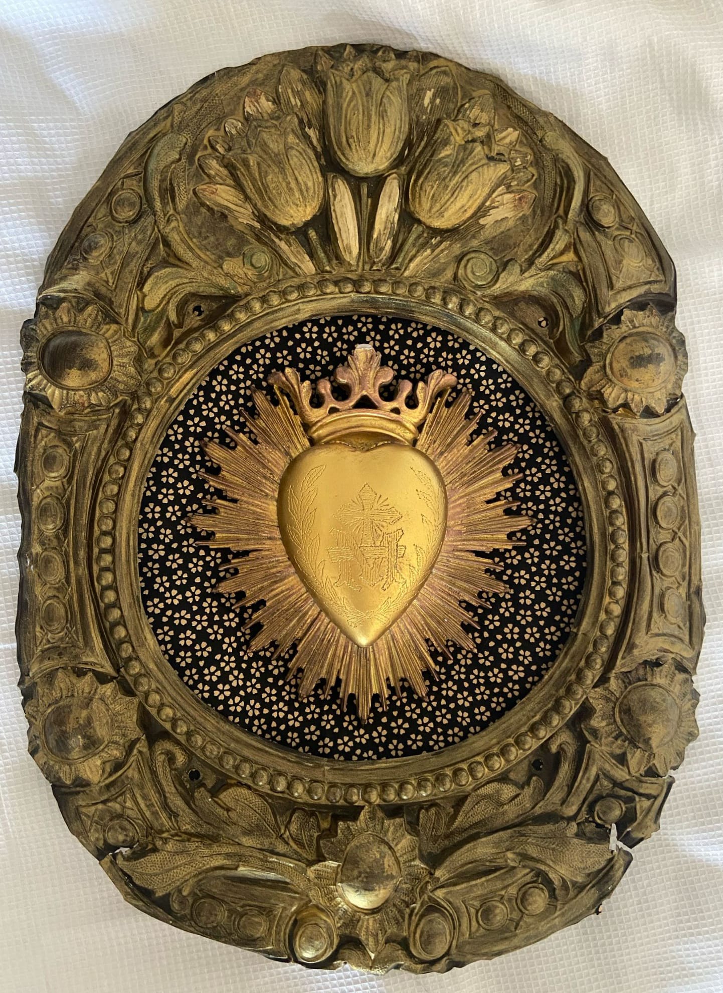 Fronton de comtoise à décor de tulipes