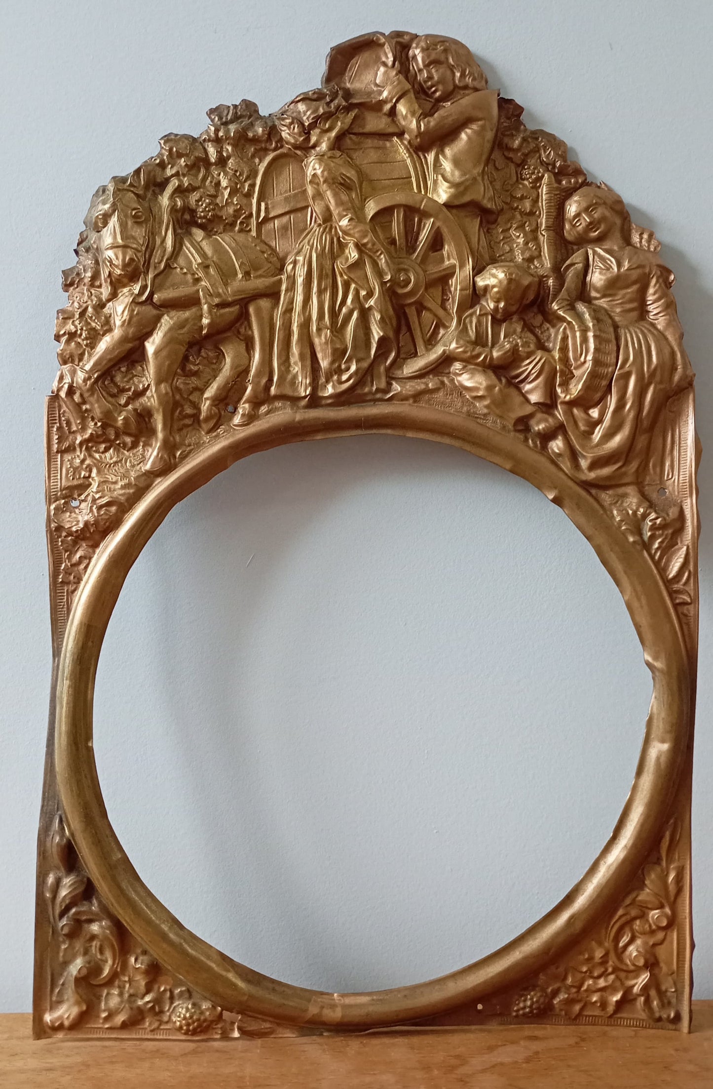 Fronton de comtoise à décor de scène rurale
