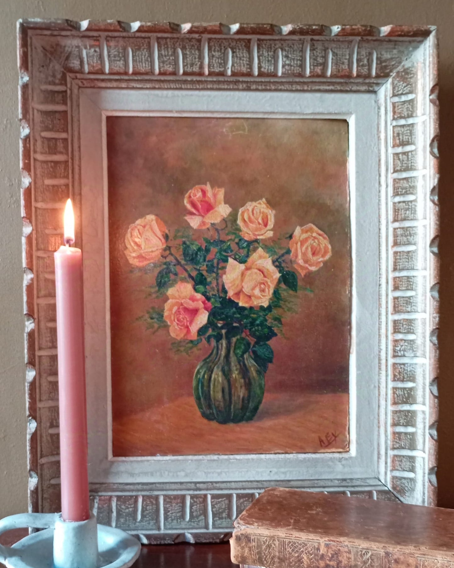 Nature morte. Bouquet de roses dans un vase