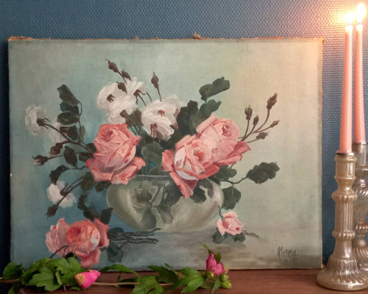 Nature morte. Bouquet de roses dans un vase en verre