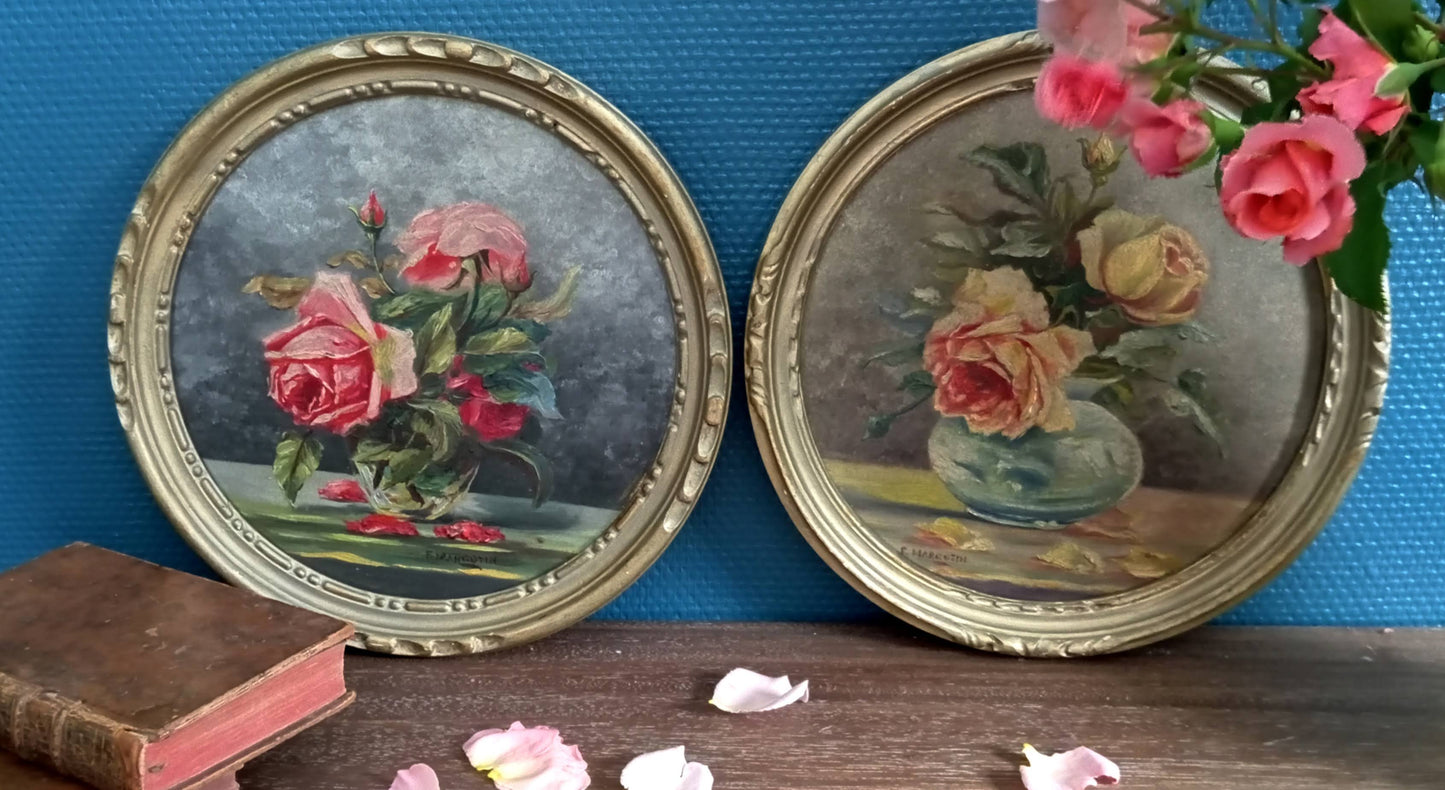 Paire de natures mortes. Roses dans un vase