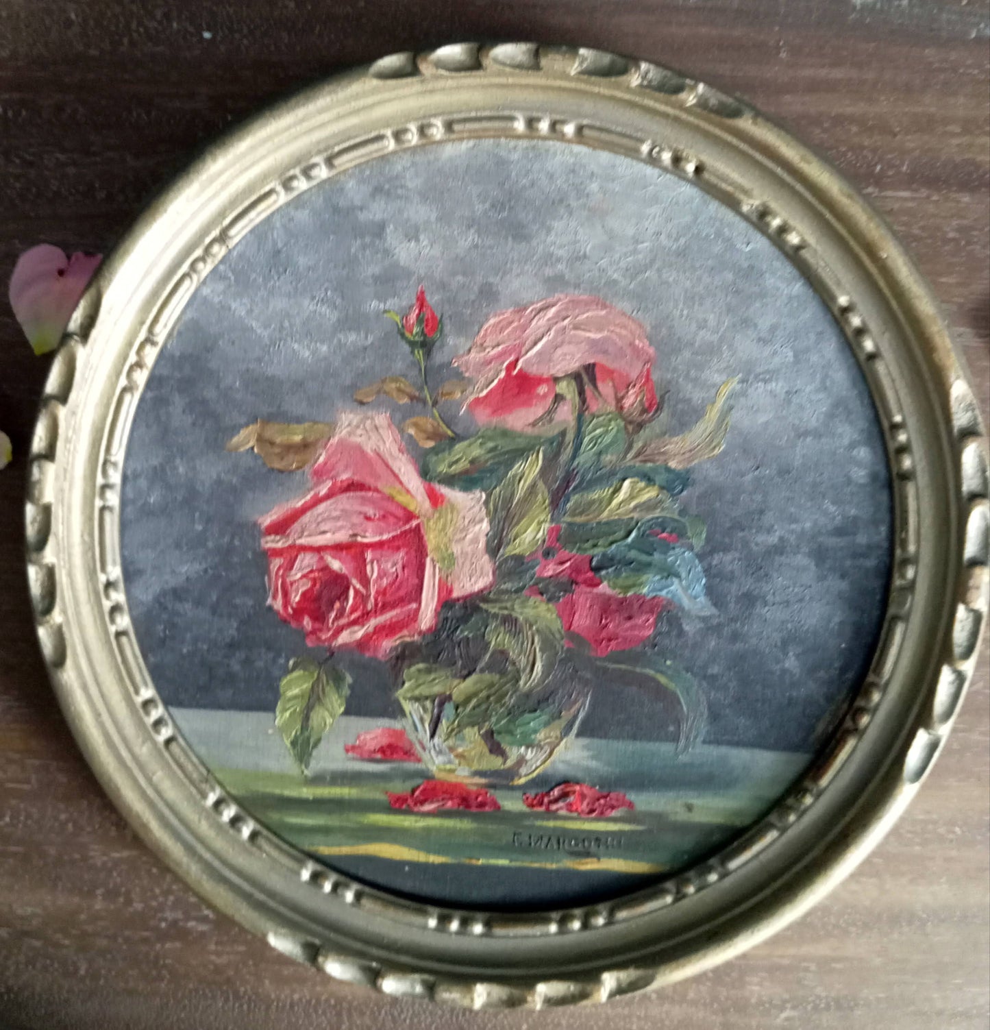 Paire de natures mortes. Roses dans un vase