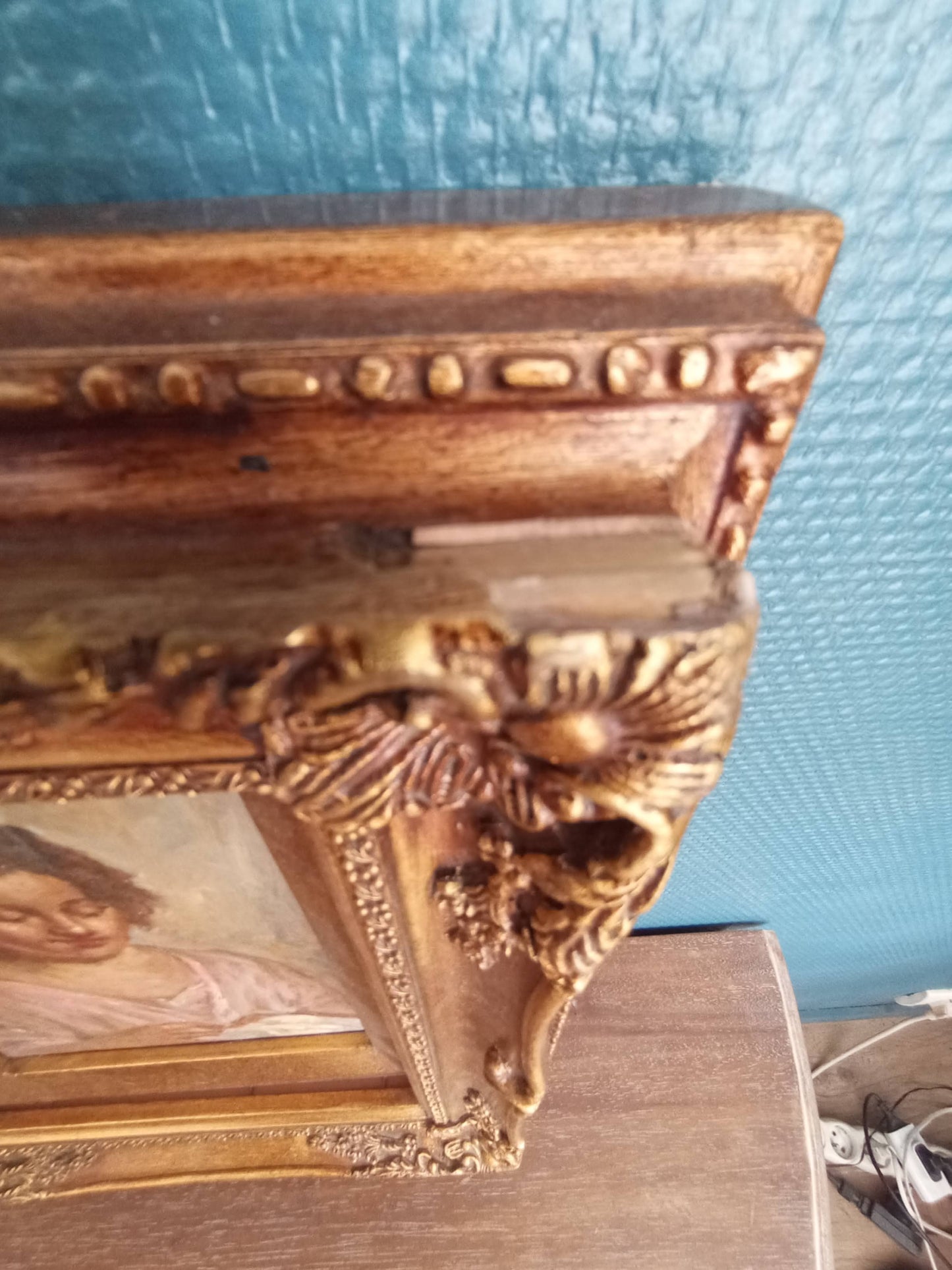 Portrait d'une femme qui coud
