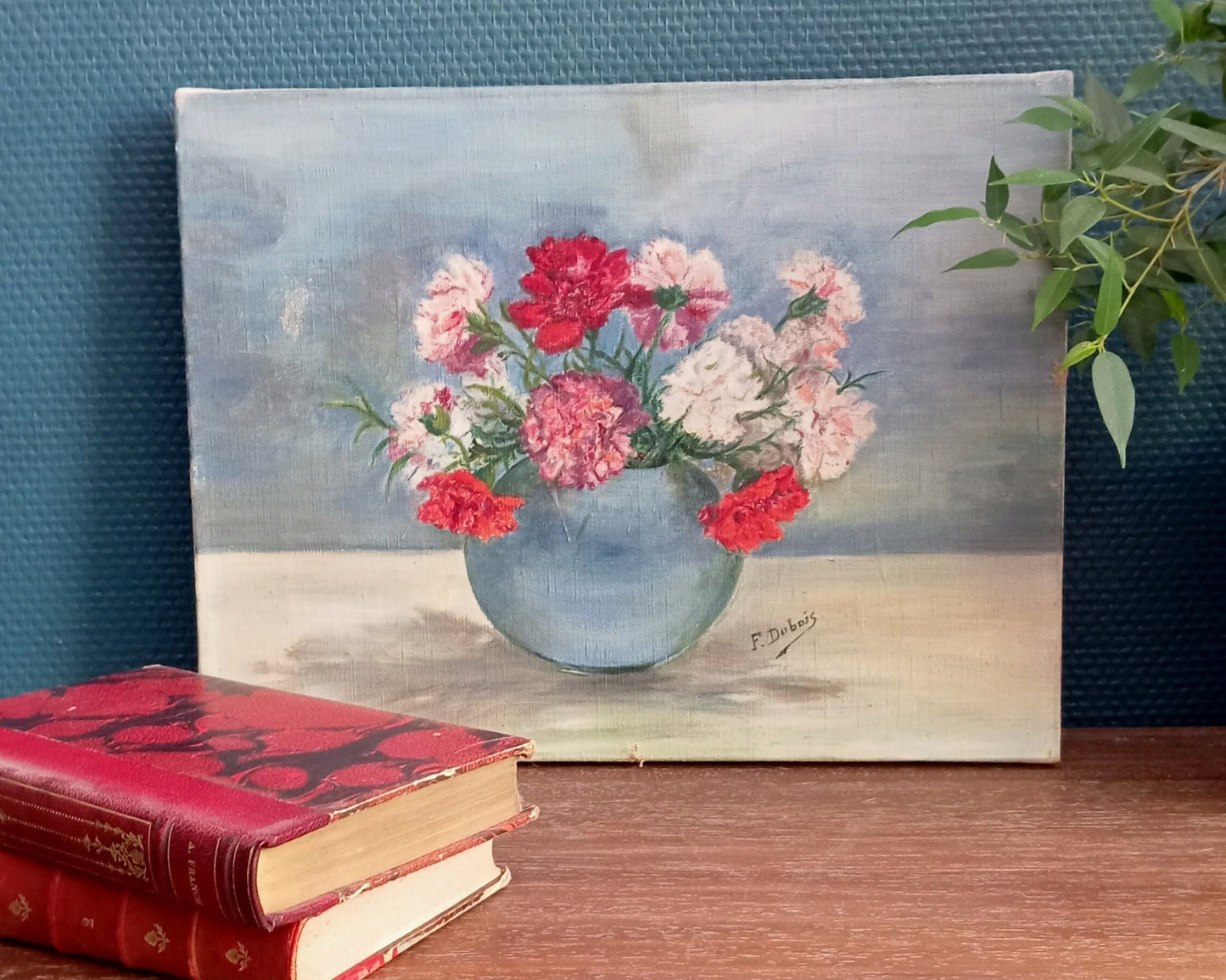 Nature morte. Bouquet d'oeillets dans un vase