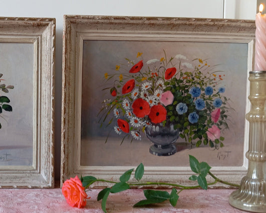 Paire de natures mortes. Petit bouquet dans un vase