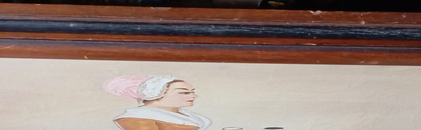 Portrait d'une femme de chambre portant un plateau